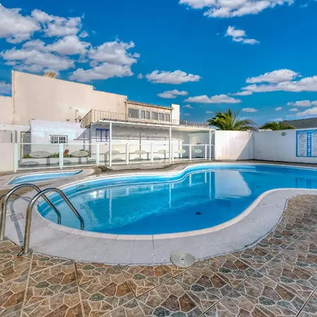Апартаменты Casa Picon En Puerto Del Carmen, Con Terraza, Vistas Al Mar, Piscina Y Junto A La Playa